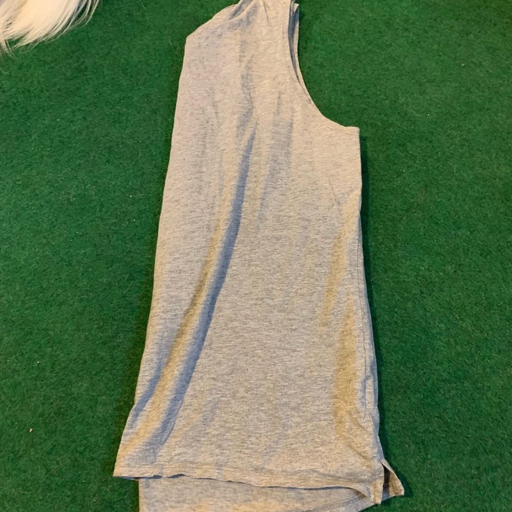 Two workout tops - Picture 3 of 5